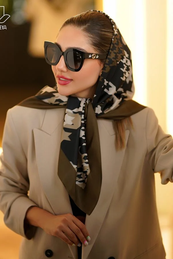 عکس شال کرم قهوه ای