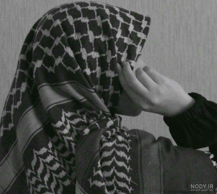 عکس پروفایل دختر عربی با چفیه قرمز و سفید