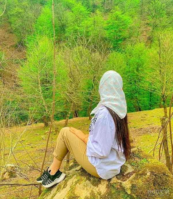 عکس دختر خوشحال در طبیعت