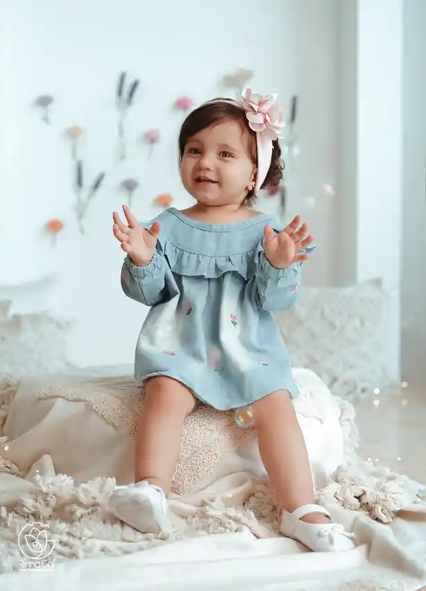 ژست عکس گرفتن دختر بچه ها
