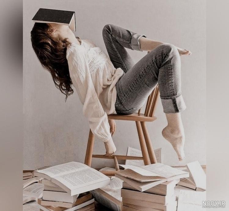 عکس پروفایل دخترانه در حال درس خواندن