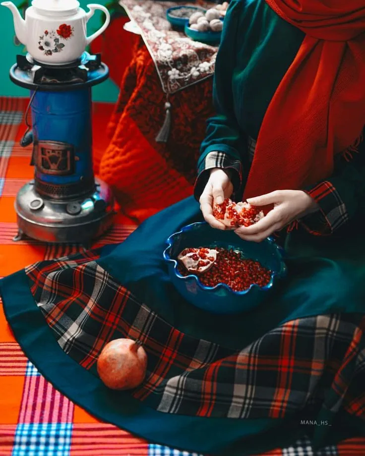 عکس دختر در شب یلدا عکس دختر در شب یلدا