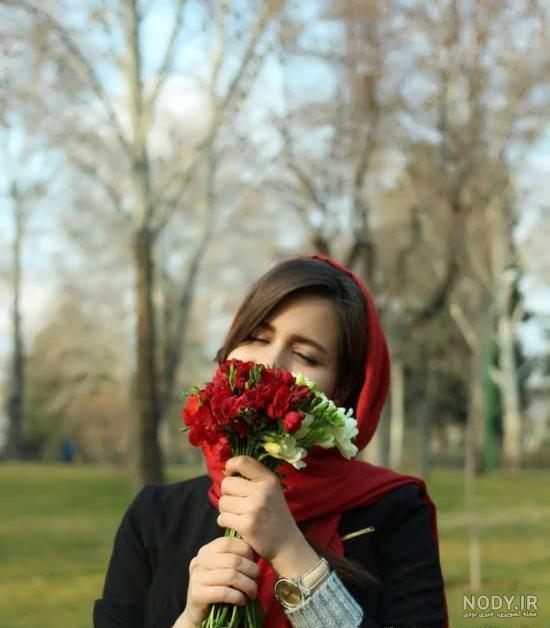 ژست عکس با گل 1403 | ایده عکاسی با دسته گل، گلدان و طبیعت مخصوص