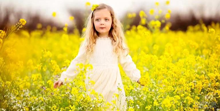 ژست کودکانه برای عکس