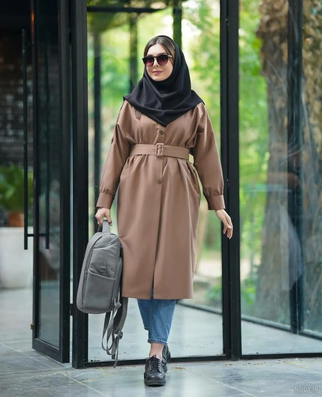 مدل های مانتو دانشجویی شیک و متنوع برای سال ۱۴۰۴، از جلوبسته تا اسپرت و تابستانه.