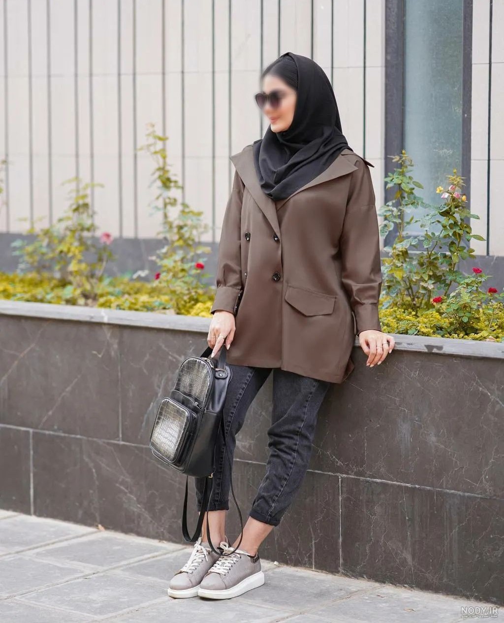 عکس های مدل مانتو دانشجویی جلو بسته و اسپرت در سال 1404، شیک و تابستانه، مشکی و دیپلمات.