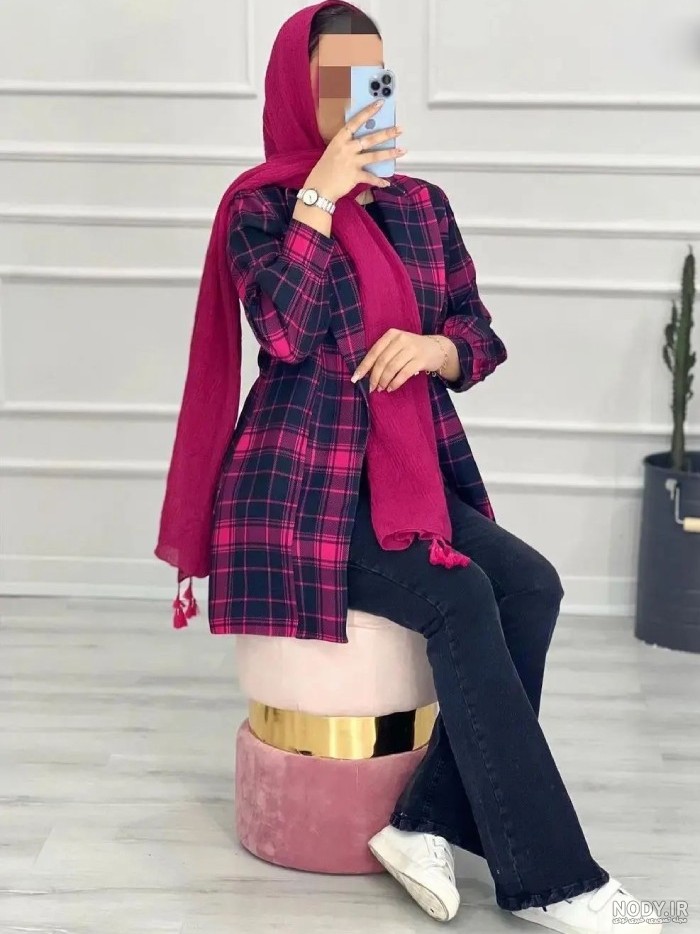 مدل مانتو پاییزی چهارخونه ریز در سال 1404 با پارچه نرم و کوتاه، استایل شیک و خاص پاییزی