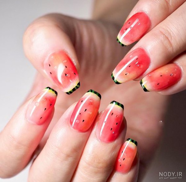 مدل های ناخن یلدایی ساده، جدید و شیک ۱۴۰۴ با لاک، سبز و قرمز در yalda cosmetics