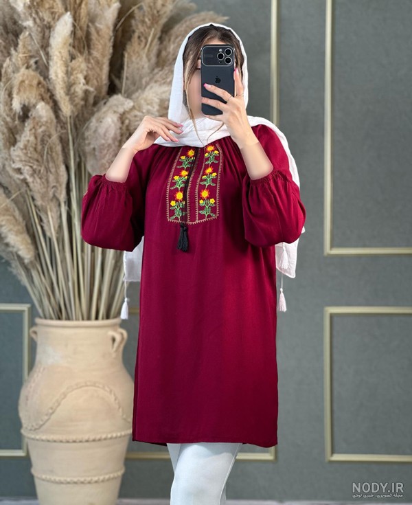 عکس های مانتو پاییزی زرشکی جدید و مدل های مانتو زمستانی زرشکی ۱۴۰۴، استایل شیک پاییزی در ۲۰۲۵