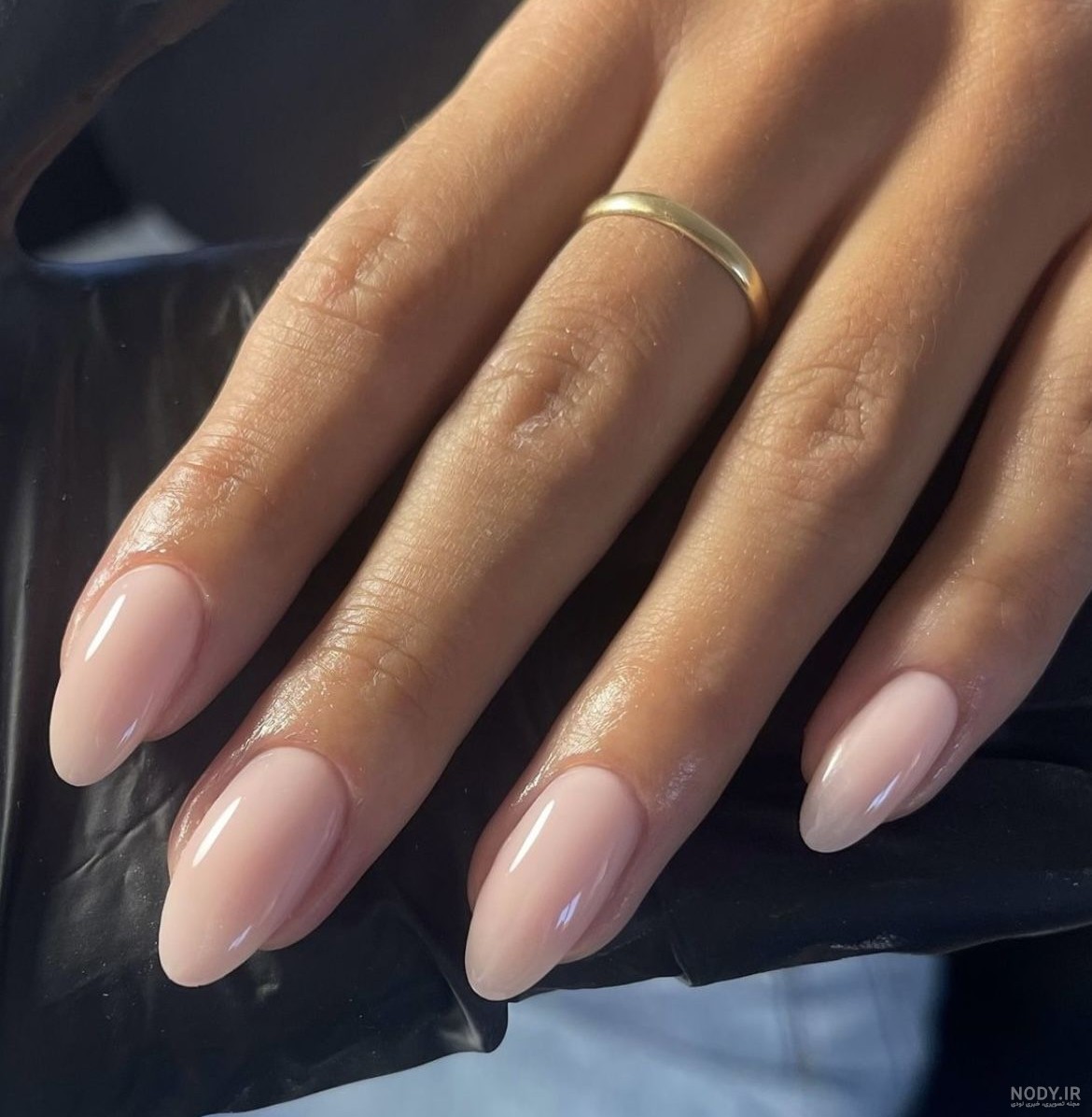 بهترین مدل های ناخن بادامی 1404: کوتاه، بلند، فرنچ، مشکی، زرشکی و تابستانی