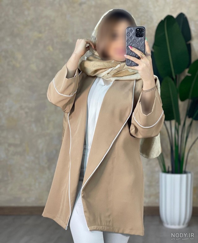 مدل مانتو پاییزی کرم رنگ ۱۴۰۴: ستاره های پالتو پاییزه و مانتو حریر در رنگ های autumnwood و cream color brush