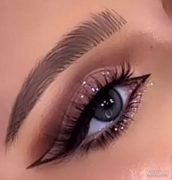عکس های سایه چشم اکلیلی عروس ۲۰۲۵: بهترین آرایش های ساده و جدید با پالت های دیجی کالا