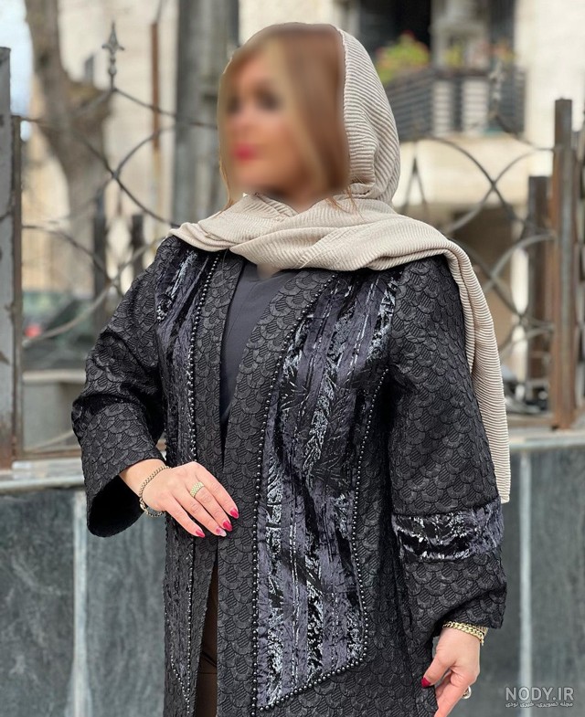 راهنمای بهترین مدل های مانتو شیک و باکلاس بلند دخترانه و اداری در سال ۱۴۰۴