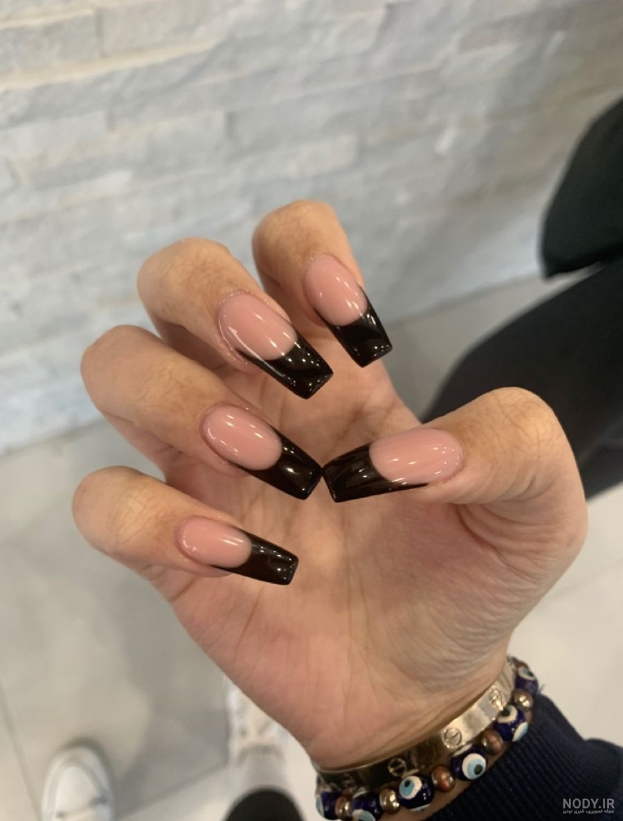مدل های جذاب ناخن فرنچ مشکی و سفید در سال ۲۰۲۵ و ۱۴۰۴