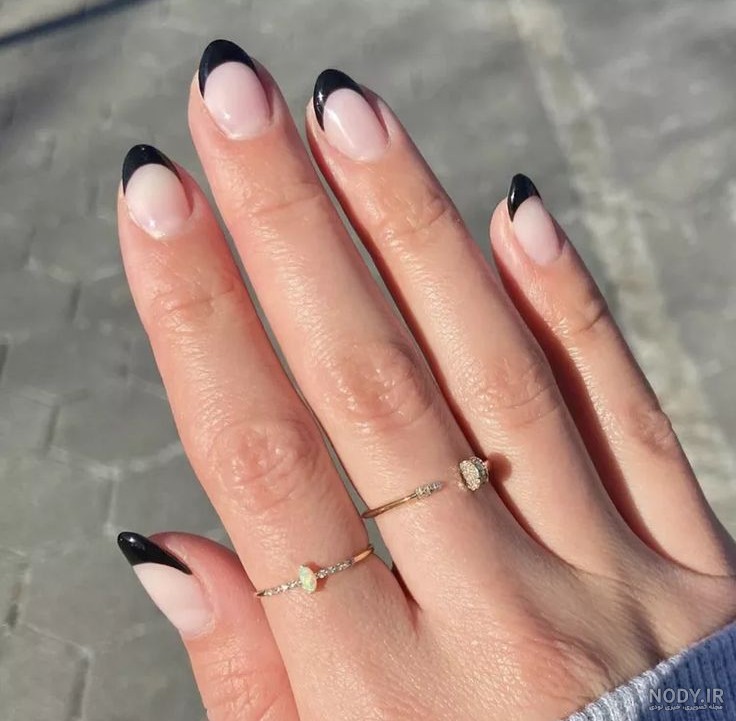 بهترین مدل های ناخن فرنچ مشکی و سفید در سال ۲۰۲۵ و ۱۴۰۴