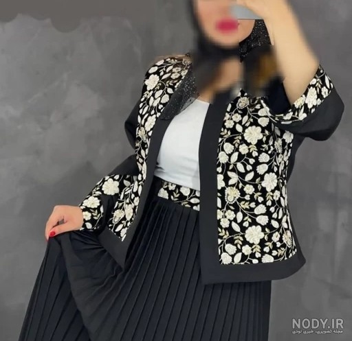 مدل مانتو شیک و باکلاس ساده کوتاه دخترانه و مشکی در سال 1404  جدیدترین مدل لباس مانتو