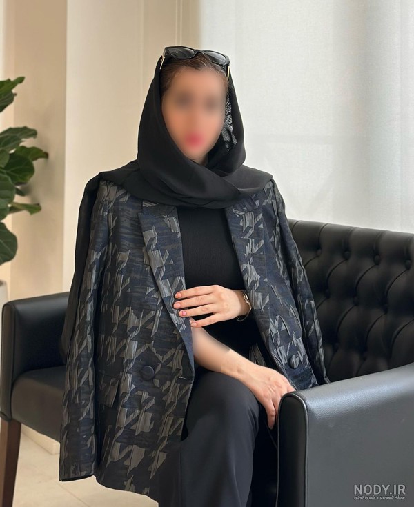 جدیدترین مدل مانتو ژاکارد مشکی طرح دار بلند و مجلسی در سال ۱۴۰۴