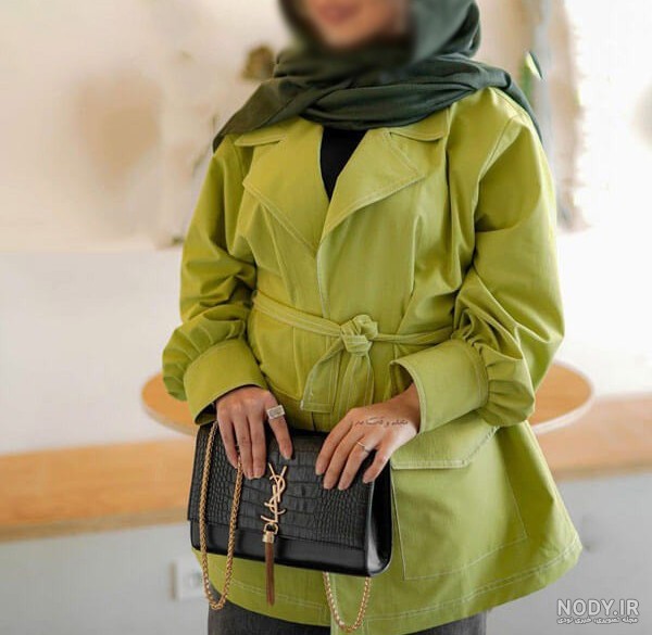تصاویر مانتو پاییزی سبز ۱۴۰۴، مدل های چهارخونه و زمستانی در رنگ های سبز تیره و زیتونی