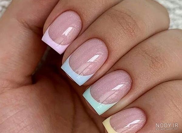مدل های ناخن فرنچ کوتاه مربعی، گرد، رنگی و ساده در سال 1404