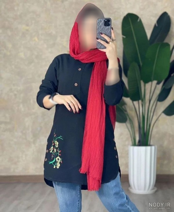 مدل مانتو مشکی ترکیبی جدید در سال ۲۰۲۵ با تور، گیپور، حریر و پارچه های سوزن دوزی و ژاکارد
