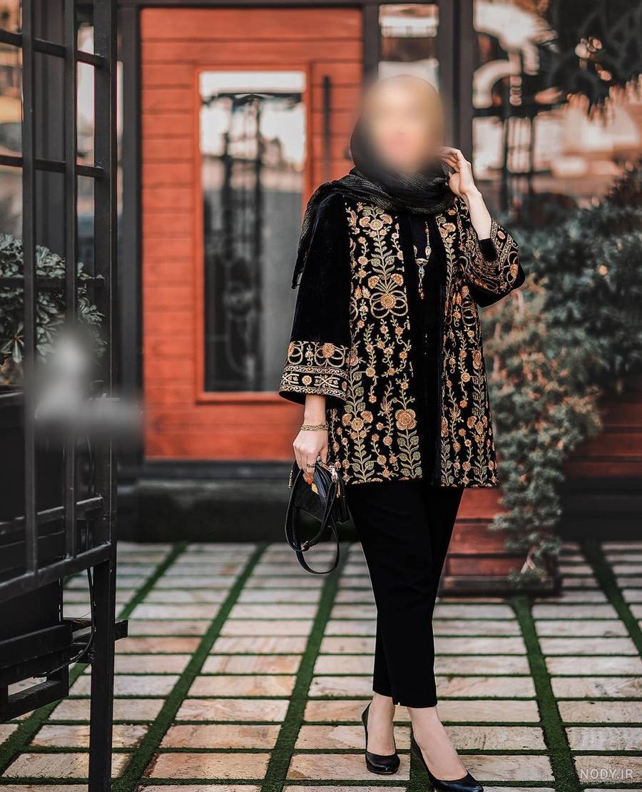 مدل مانتو مخمل کبریتی، بلند، شیک و آینه ای مناسب پاییز و اسپرت در سال ۲۰۲۵