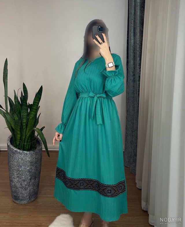 مدل مانتو ماکسی جدید و شیک در سال ۱۴۰۴ با طراحی های بلند، مجلسی، مخمل و خلیجی
