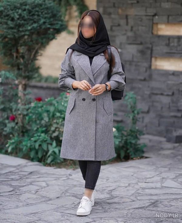 جدیدترین مدل مانتو کتی و بلند یقه انگلیسی در سال ۱۴۰۴ با طراحی های مدرن و طرح های جدید یقه زنانه