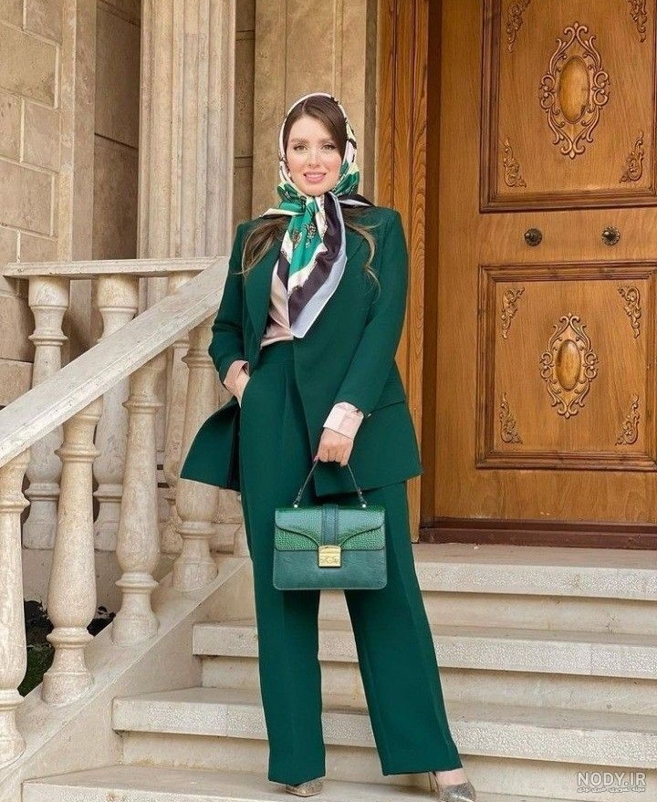 مدل مانتو بلند و کتی یقه انگلیسی جدید در مجموعه لباس زنانه ۱۴۰۴ با طراحی های مد روز