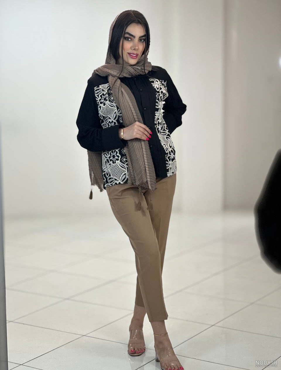 تصاویر مدل مانتو قلاب بافی مجلسی بلند با نقشه، بافتنی و راهنمای crochet coat برای دختران در 1404 شمسی