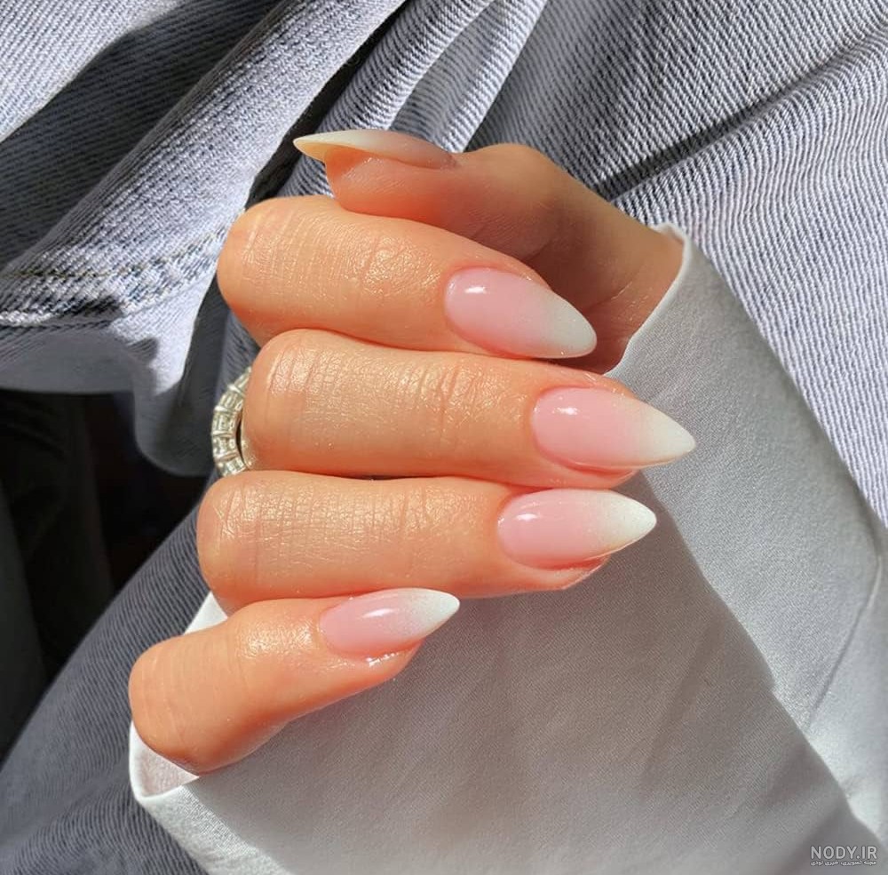مدل های ناخن امبره سفید در سال ۲۰۲۵ با طراحی های مشکی، صورتی، آبی و کروم