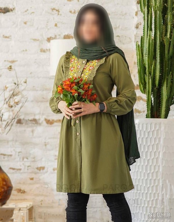 مدل مانتو نخی گلدار دکمه دار بلند و شیک، گزینه ای عالی برای تابستان 1404 و 2025 میلادی