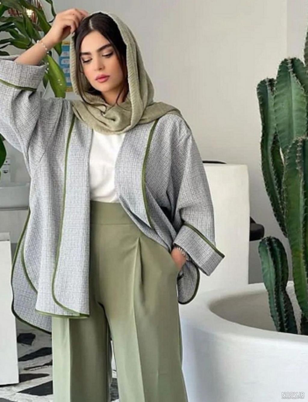 جدیدترین مدل مانتو تابستانی ۱۴۰۴: جلو بسته، اسپرت و نخی گلدار برای دختران و بانوان