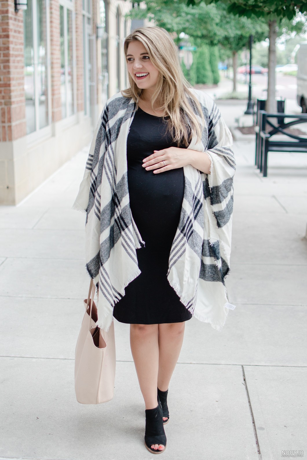 مدل مانتو پاییزی بارداری و عکس های مانتو بارداری پاییزی در استایل های Autumn Maternity Outfits 2025