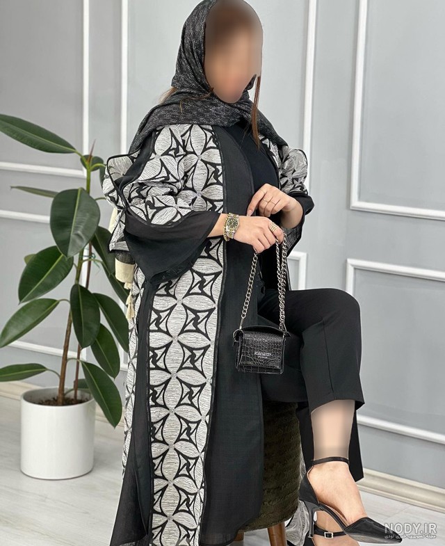 مدل مانتو تابستانی بلند ۱۴۰۴؛ جدید، شیک و با پارچه نخی، جلو بسته و دکمه دار برای خانم های امسال