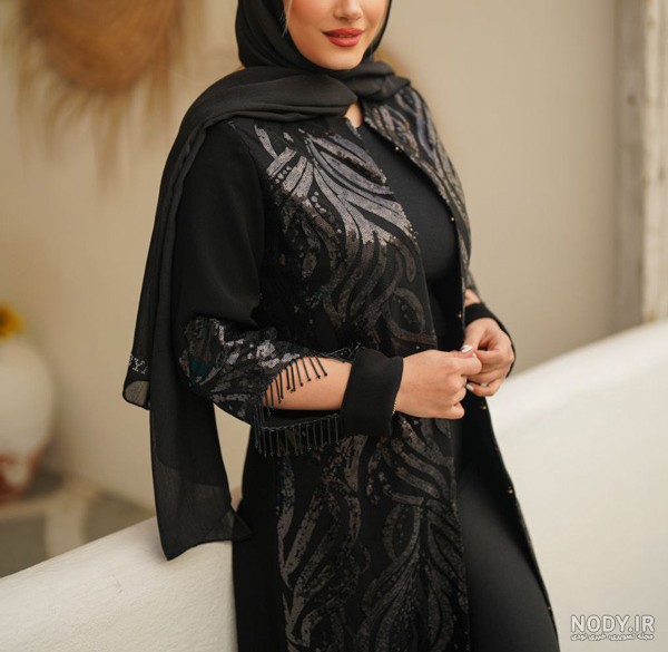جدیدترین مدل مانتو مشکی بلند شیک و ساده برای سال ۱۴۰۴ و ۲۰۲۵