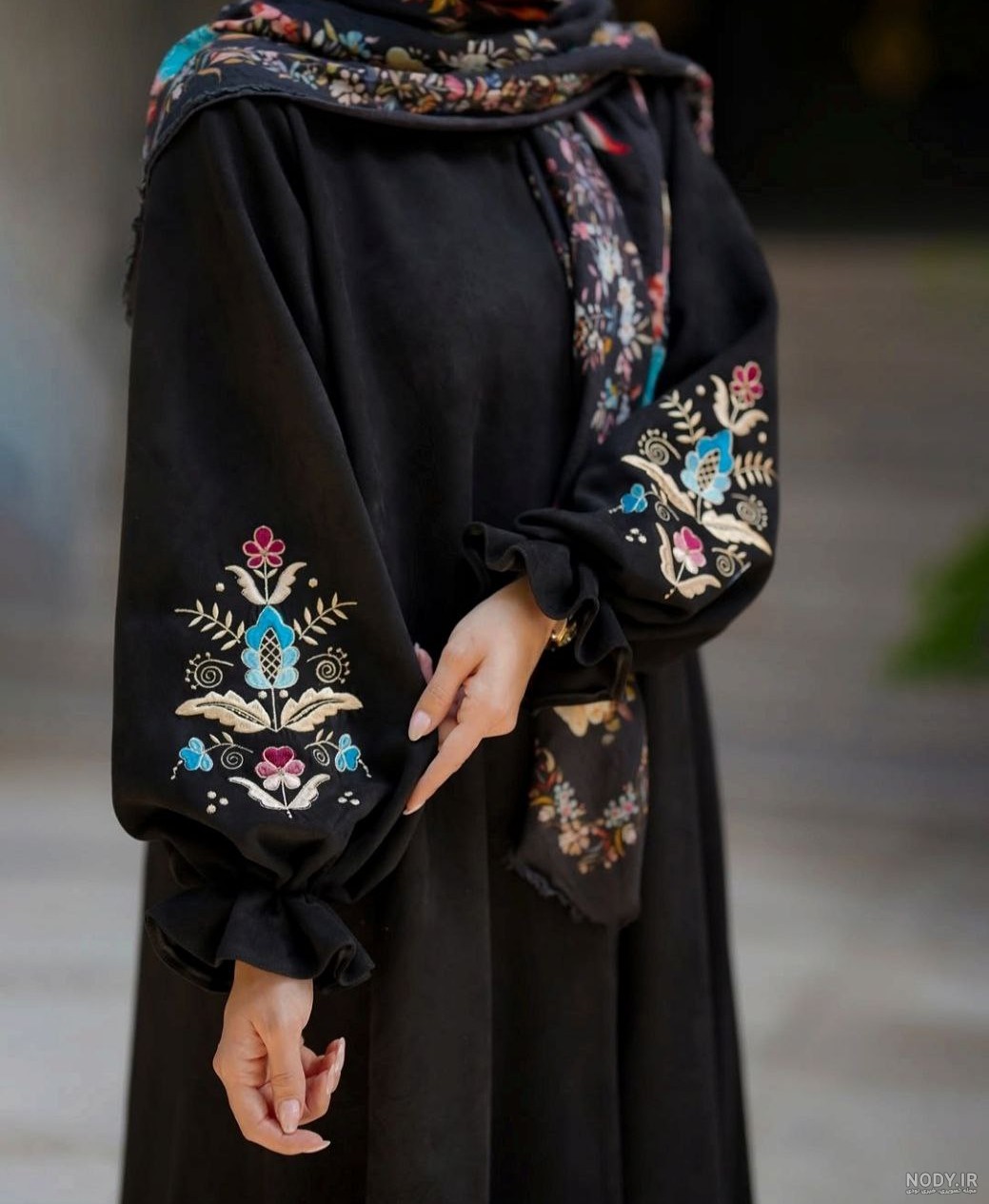 عکس های مانتو پاییزی گلدار و مدل پالتوهای زمستانی و بافتنی در استایل های cosy autumn و autumn flow