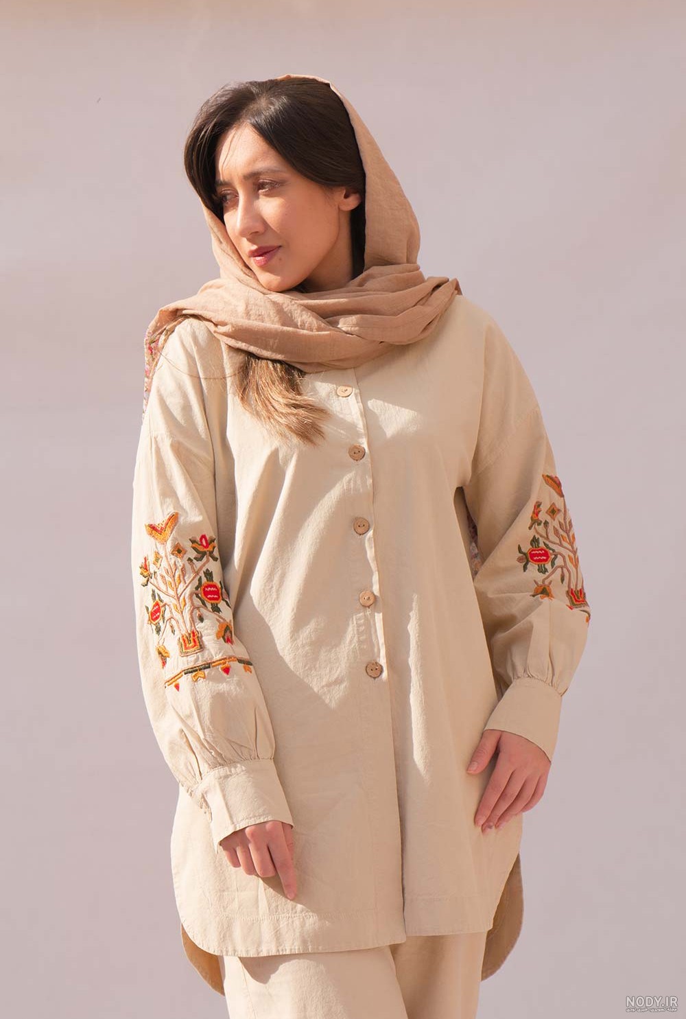 تصاویر مانتو پاییزی گلدار و مدل های پالتو و مانتو زمستانی در سبک autumn flow و cosy autumn