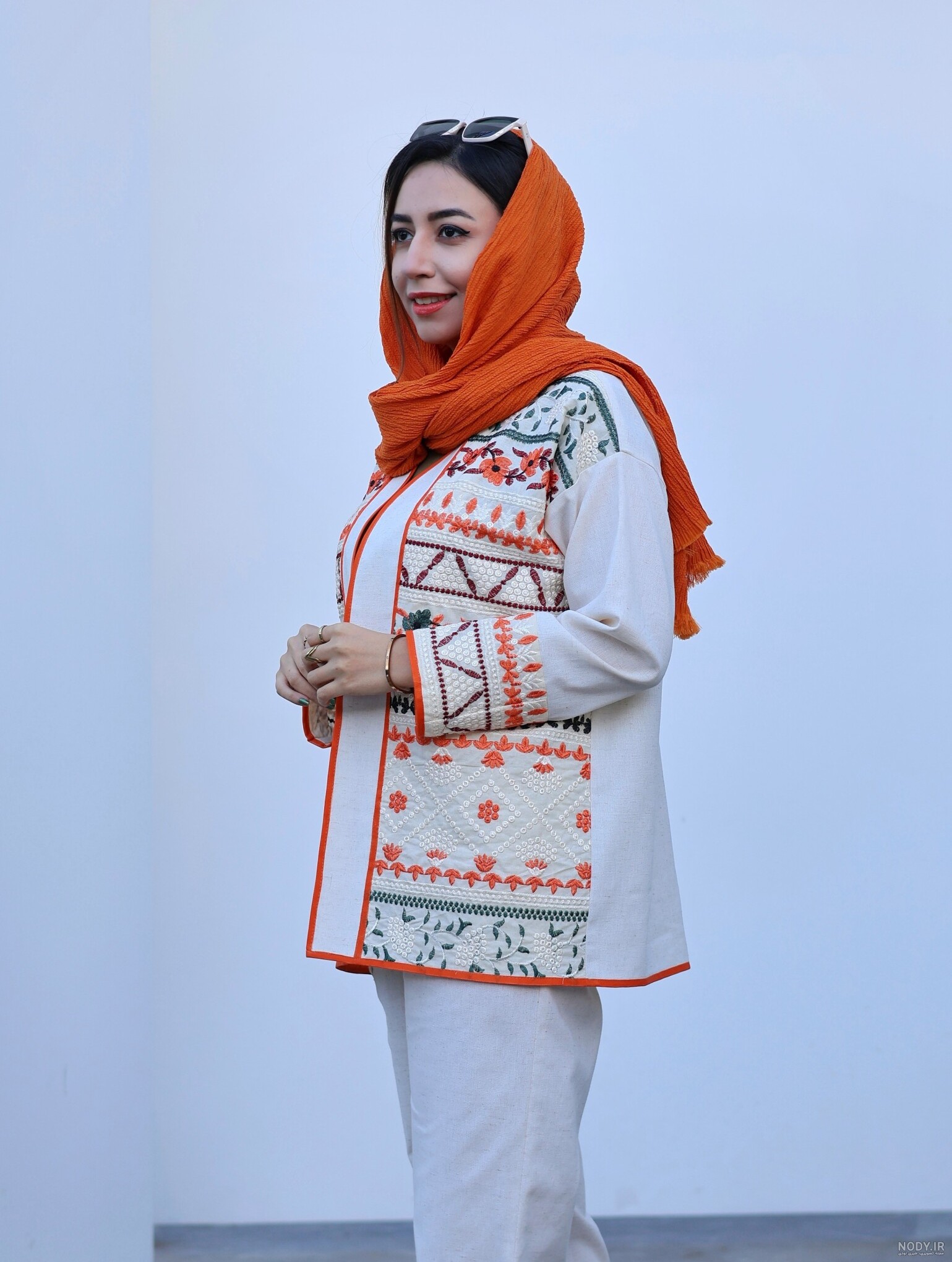 مدل های مانتو لنین سوزن دوزی مشکی، کرمی و ترکیبی در سال ۱۴۰۴ میلادی