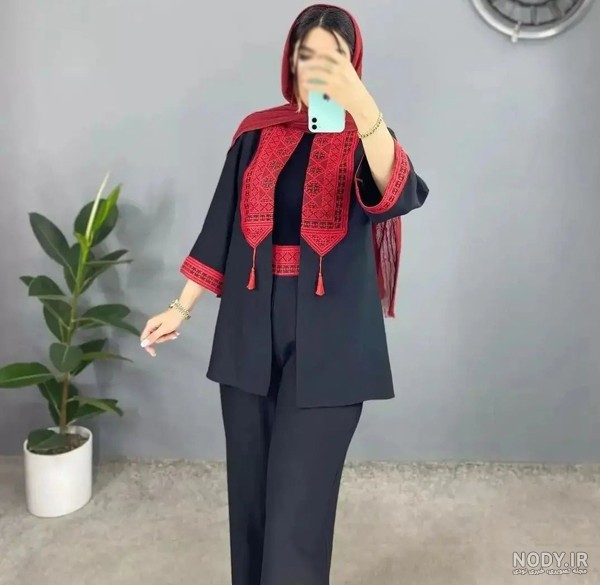 تصاویر مانتو شب یلدایی شیک و مدل های دخترانه در سال ۱۴۰۴، با استایل های مدرن و جذاب، در کنار مانتو به انگلیسی و آلمانی