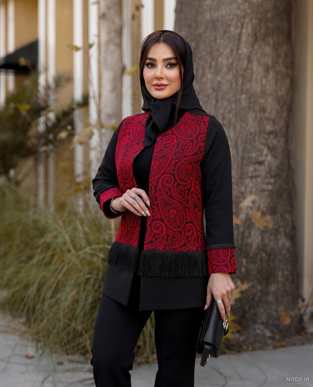 مدل مانتو یلدا ۱۴۰۴: زیباترین طرح های شب یلدا دخترانه و زنانه ست مادر و دختر