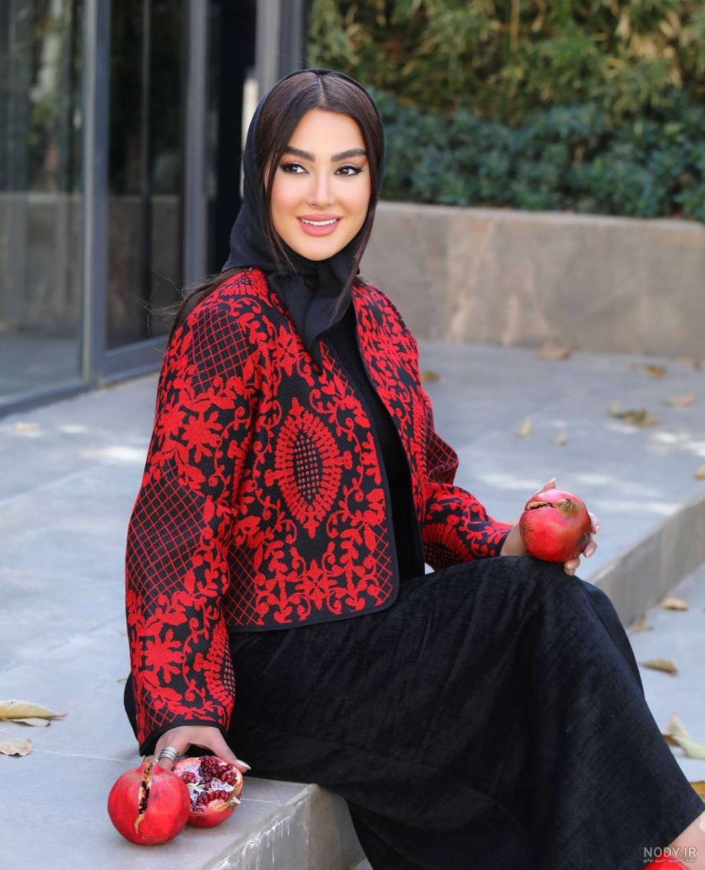 عکس های مانتو شب یلدا ۱۴۰۴ با مدل های جدید و شیک، الهام گرفته از مانتوهای عید و سال های گذشته