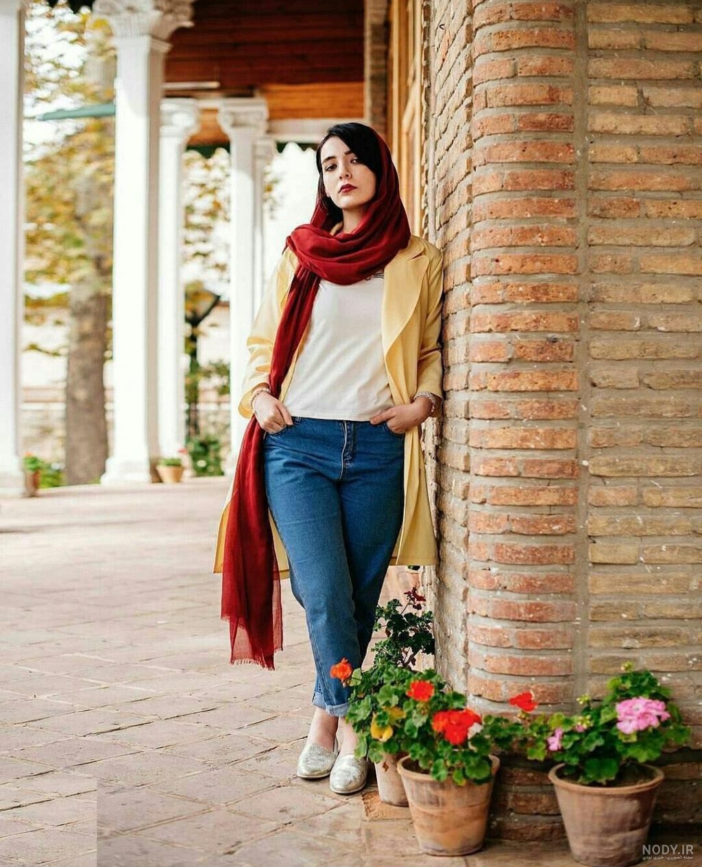 بهترین ژست های عکس دخترانه برای پروفایل در 2025؛ شیک، لاکچری و با حجاب در اینستا