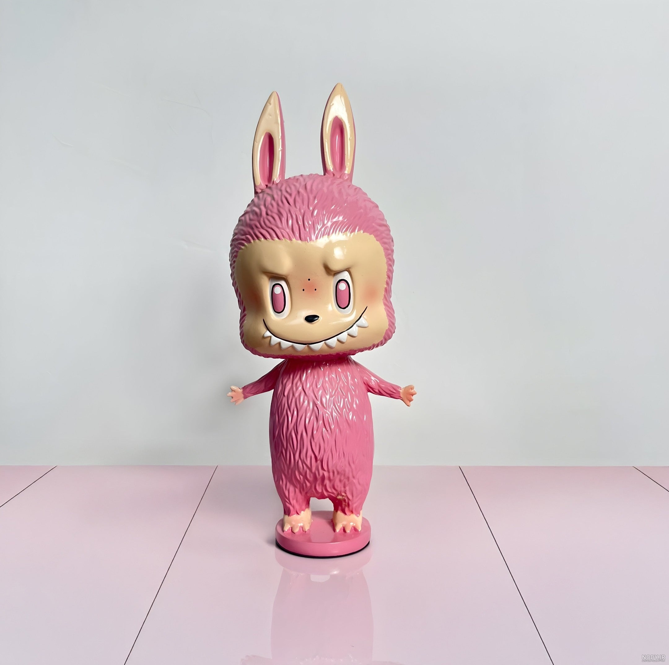 عکس لبوبو صورتی اصل با لوگو pink by leon، بدون کپی رایت و با انرژی صورتی واقعی در 1404